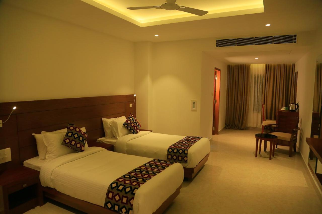 Hotel Victoria International Kattappana Ngoại thất bức ảnh