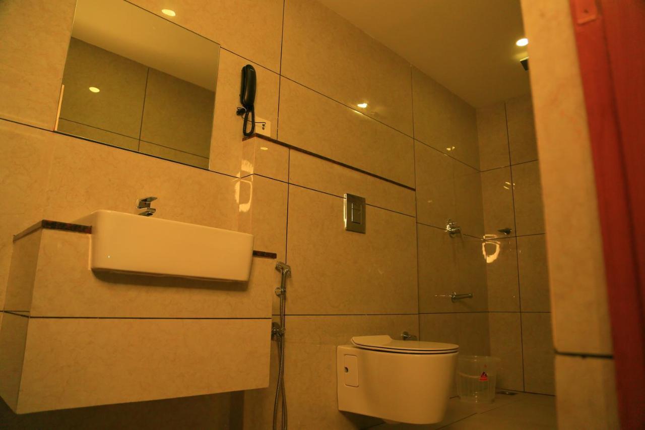 Hotel Victoria International Kattappana Ngoại thất bức ảnh
