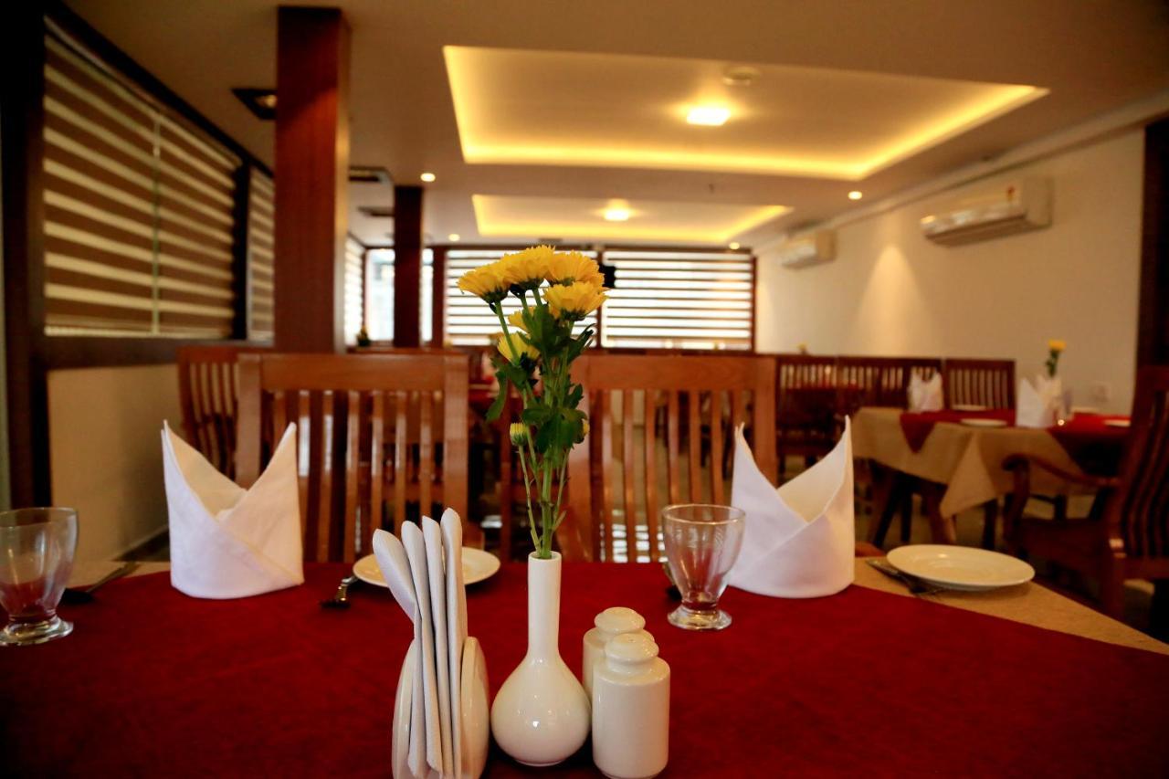 Hotel Victoria International Kattappana Ngoại thất bức ảnh
