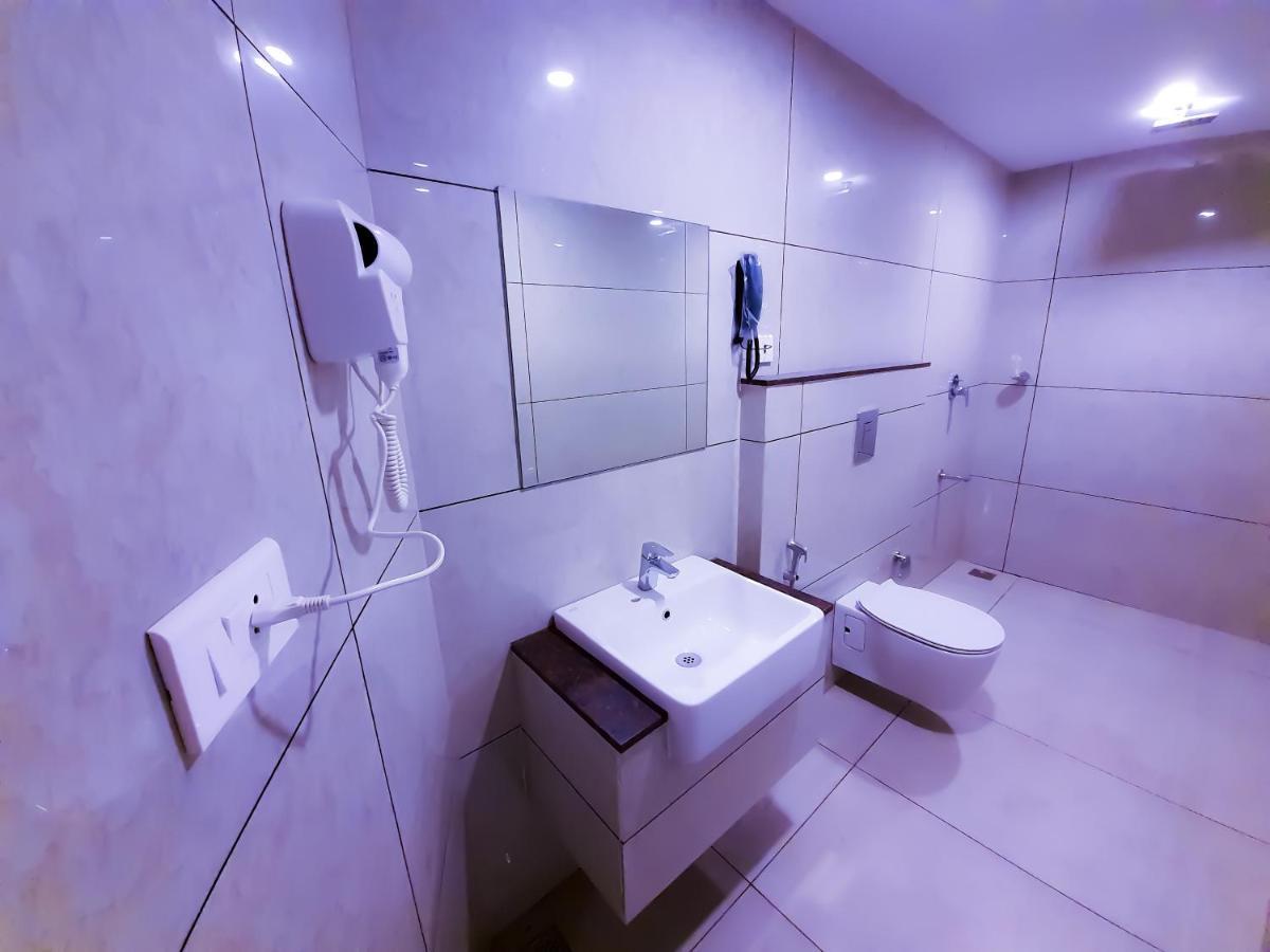 Hotel Victoria International Kattappana Ngoại thất bức ảnh