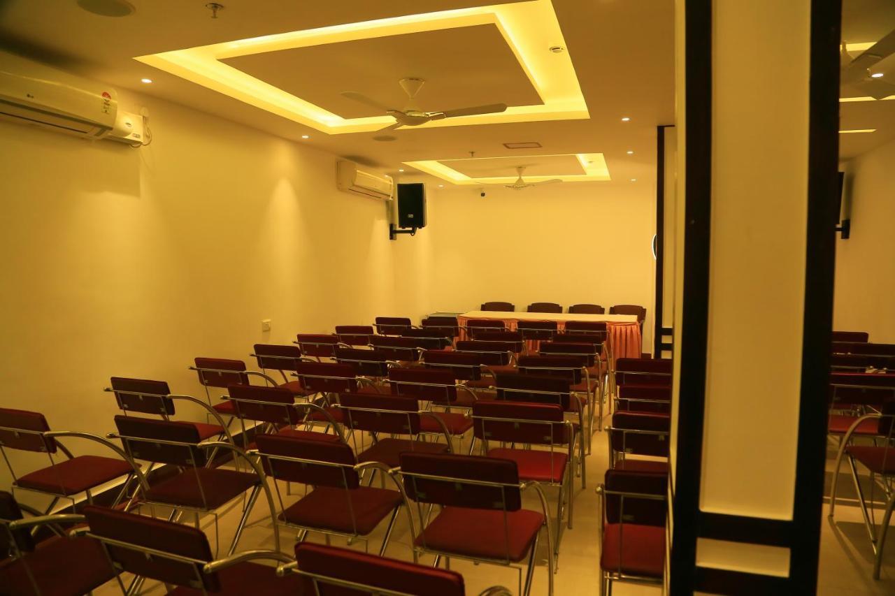 Hotel Victoria International Kattappana Ngoại thất bức ảnh
