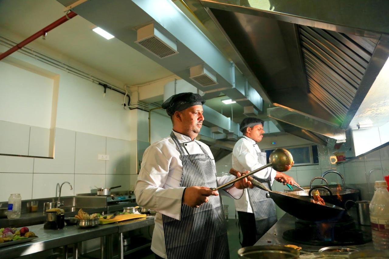 Hotel Victoria International Kattappana Ngoại thất bức ảnh